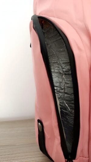 Mochila modelo Daphne, color rosa, bolsillo frontal con forro térmico, mochila pañalera