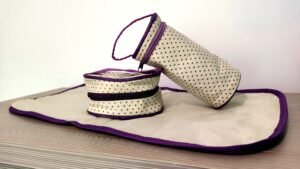 Accesorios modelo Julietta, color morado, cambiador, neceser y porta biberones