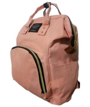 "Mochila Sophie Rosa – Diseño elegante y funcional para madres, con compartimentos organizados y acabado en rosa"